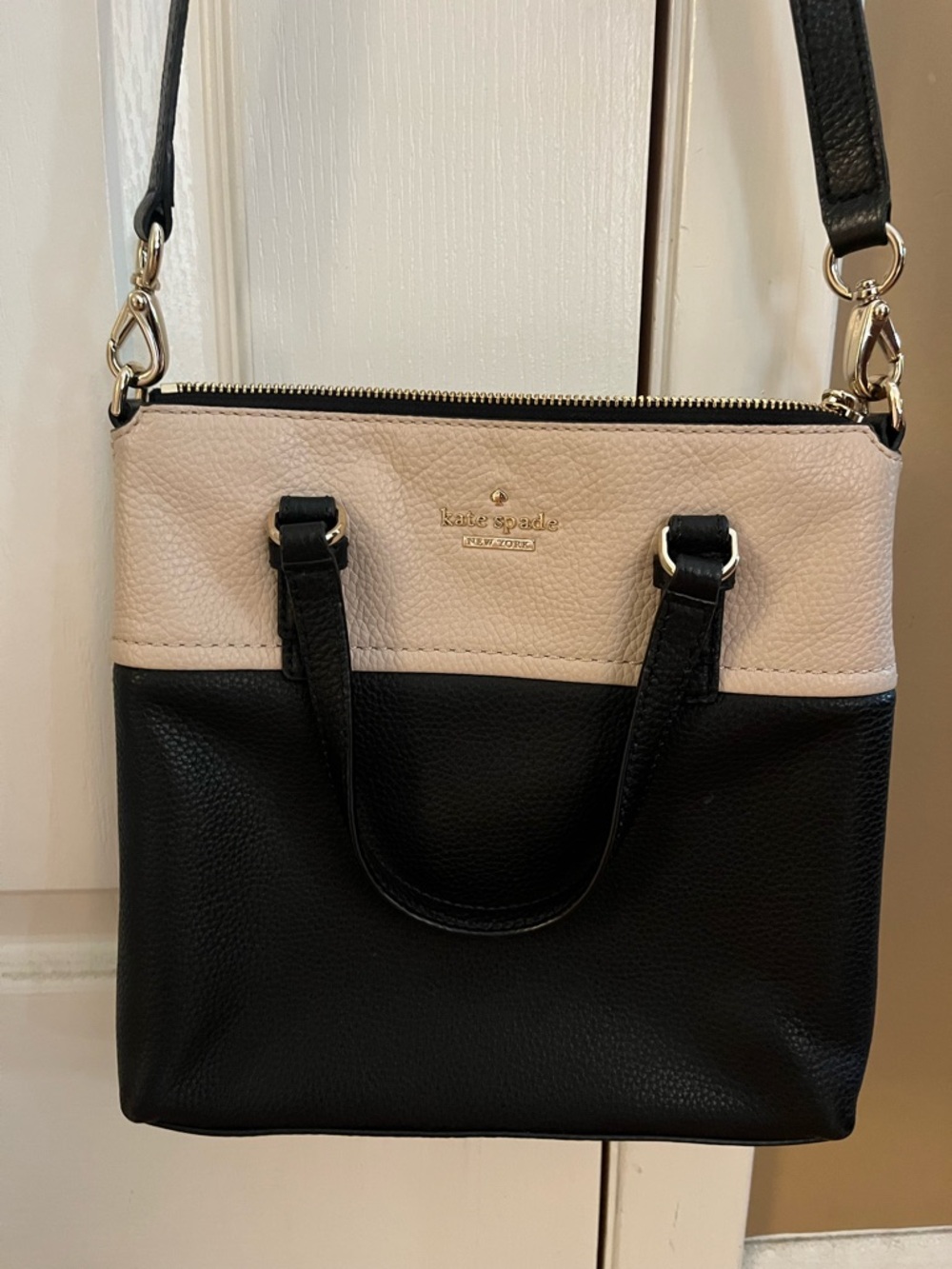 kate spade Two-Tone Black and Cream Crossbody Bag - Picture 3 of 10